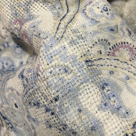 Elegant Paisley Scarf in Cream and Purple 100% Wool - Picture 4 of 6